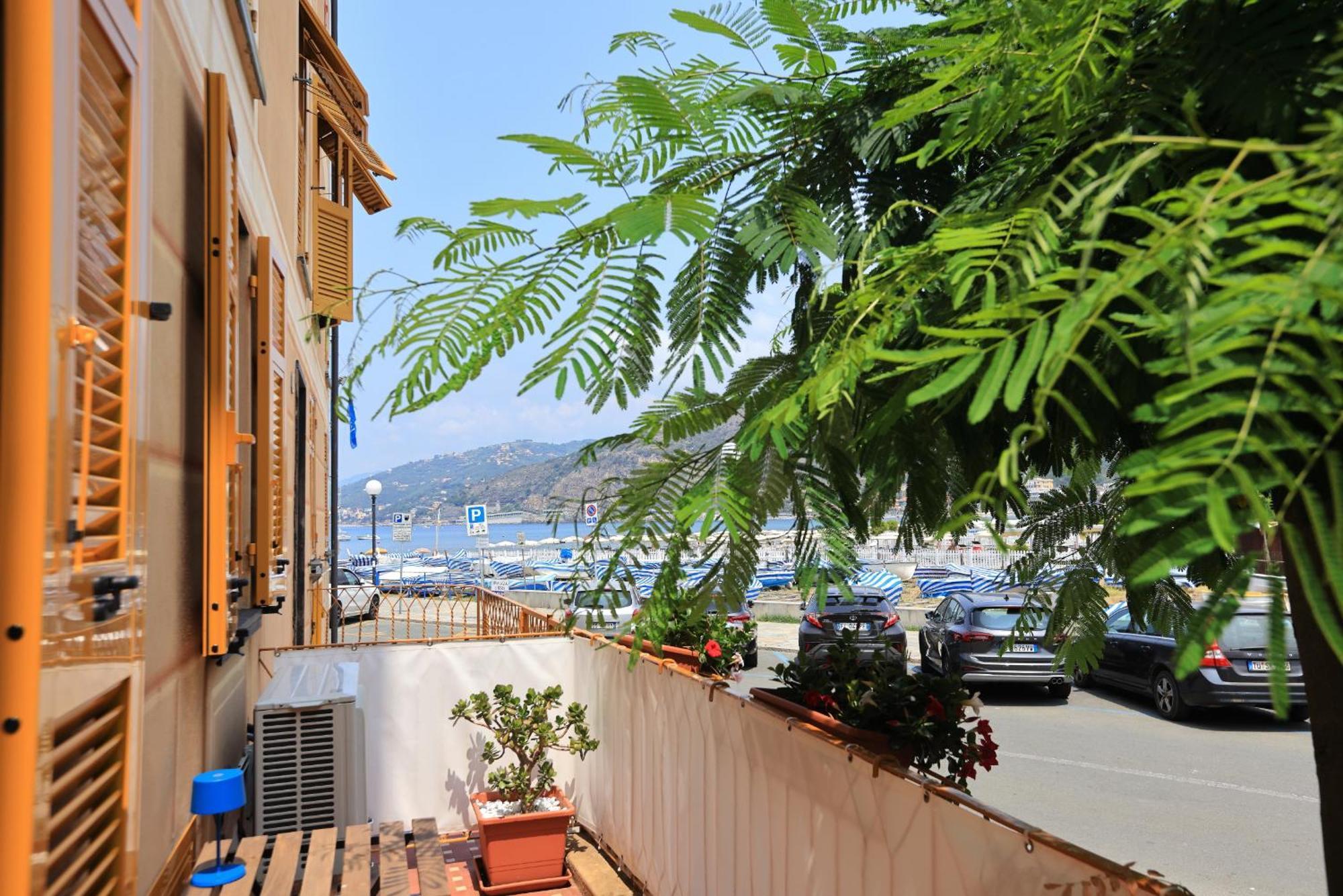 Adamaina - Sea View Apartment With Private Garage Сестри Леванте Екстериор снимка